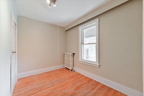 Photo 13 at 9 Everett Crescent, Lumsden, Toronto