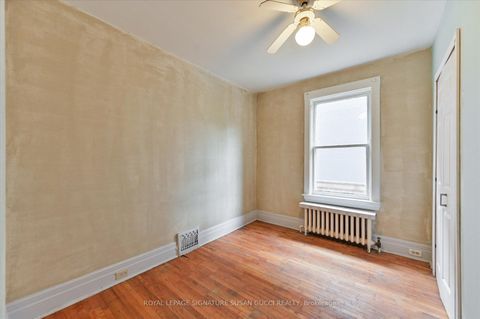 Photo 14 at 9 Everett Crescent, Lumsden, Toronto