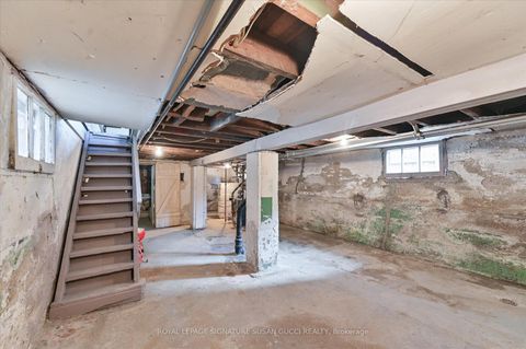 Photo 17 at 9 Everett Crescent, Lumsden, Toronto