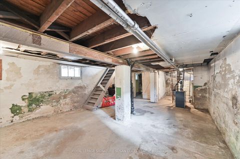 Photo 19 at 9 Everett Crescent, Lumsden, Toronto