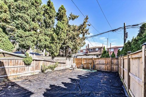 Photo 25 at 9 Everett Crescent, Lumsden, Toronto
