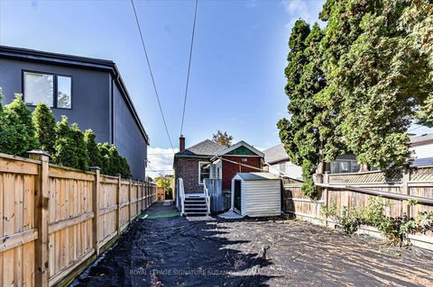 Photo 27 at 9 Everett Crescent, Lumsden, Toronto