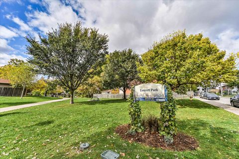 Photo 29 at 9 Everett Crescent, Lumsden, Toronto