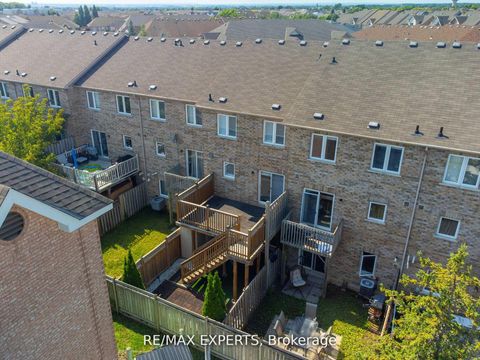 Photo 2 at 32 - 19 Foxchase Avenue, East Woodbridge, Vaughan