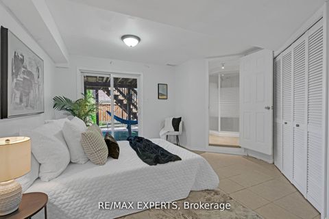 Photo 15 at 32 - 19 Foxchase Avenue, East Woodbridge, Vaughan