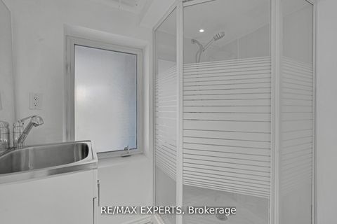 Photo 16 at 32 - 19 Foxchase Avenue, East Woodbridge, Vaughan