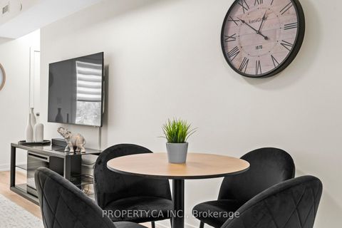 Photo 7 at 2207 - 58 Elizabeth Street S, Mill Pond, Richmond Hill