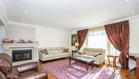 Photo 12 at 140 Wedgewood Drive, Newtonbrook East, Toronto