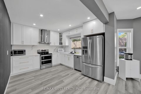 Photo 3 at 339 Parklane Road, CP College Park, Oakville