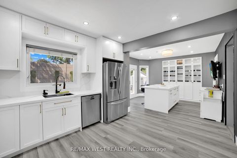 Photo 4 at 339 Parklane Road, CP College Park, Oakville