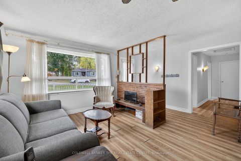 Photo 5 at 275 Maple Street, College Manor, Newmarket