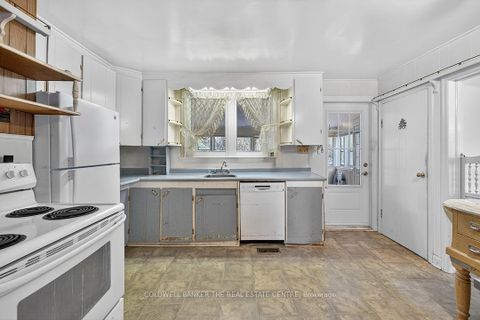 Photo 10 at 275 Maple Street, College Manor, Newmarket