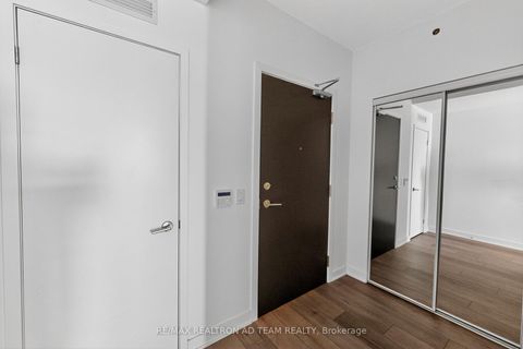 Photo 6 at 717 - 10 Honeycrisp Crescent, Vaughan Corporate Centre, Vaughan