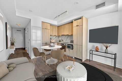 Photo 13 at 717 - 10 Honeycrisp Crescent, Vaughan Corporate Centre, Vaughan