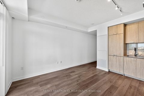 Photo 15 at 717 - 10 Honeycrisp Crescent, Vaughan Corporate Centre, Vaughan