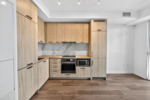Photo 17 at 717 - 10 Honeycrisp Crescent, Vaughan Corporate Centre, Vaughan