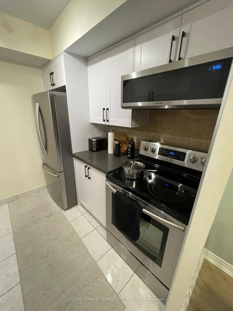 Photo 1 at 601 - 256 Doris Avenue, Willowdale East, Toronto