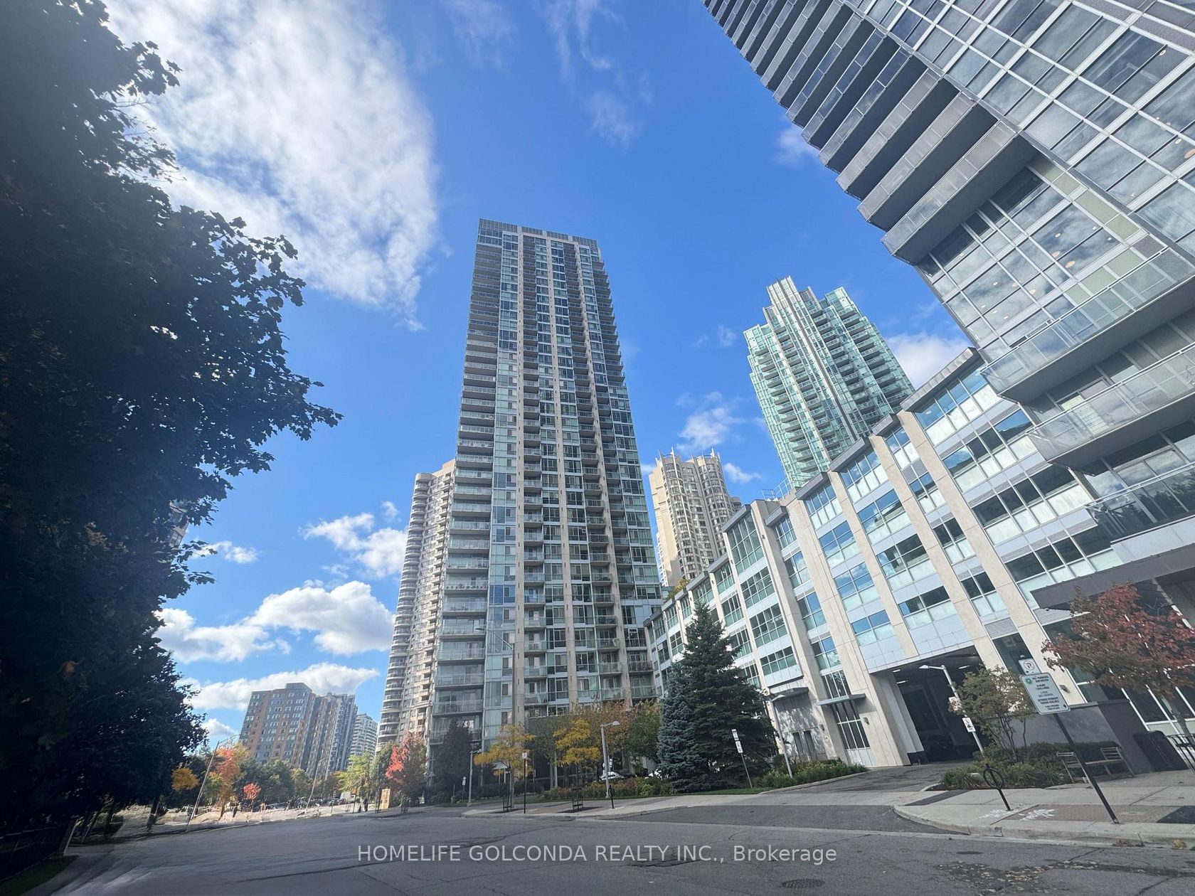 2507 - 225 webb Drive, City Centre, Mississauga by Loree Meneguzzi Real Estate 2507 - 225 webb Drive, City Centre, Mississauga