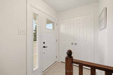 Photo 2 at 20 Player Drive, East Bayfield, Barrie