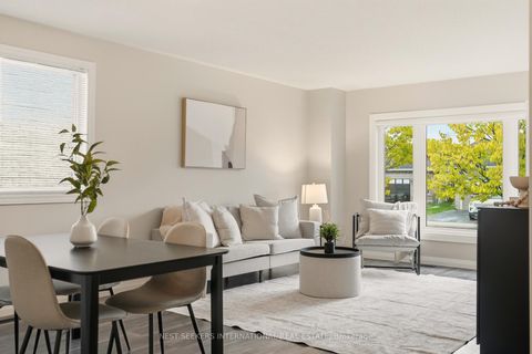 Photo 6 at 20 Player Drive, East Bayfield, Barrie