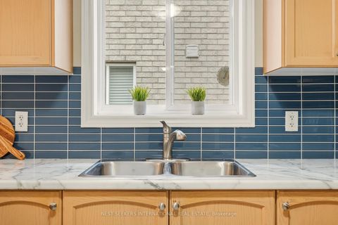 Photo 9 at 20 Player Drive, East Bayfield, Barrie