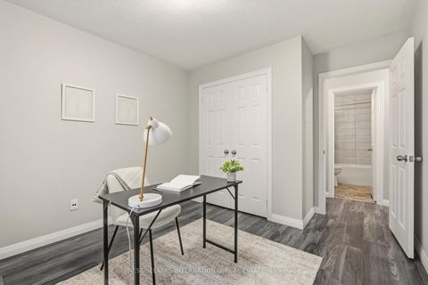 Photo 12 at 20 Player Drive, East Bayfield, Barrie