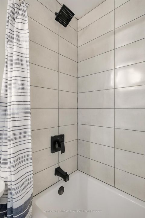 Photo 15 at 20 Player Drive, East Bayfield, Barrie