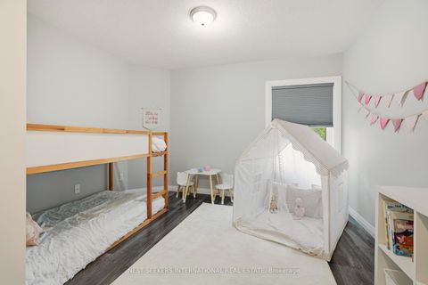Photo 16 at 20 Player Drive, East Bayfield, Barrie