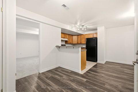 Photo 24 at 20 Player Drive, East Bayfield, Barrie