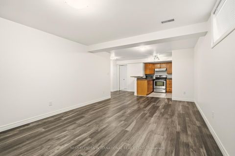 Photo 27 at 20 Player Drive, East Bayfield, Barrie