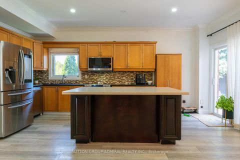 Photo 10 at 2415 Valley Heights Crescent, RO River Oaks, Oakville