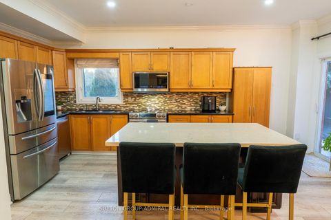 Photo 12 at 2415 Valley Heights Crescent, RO River Oaks, Oakville