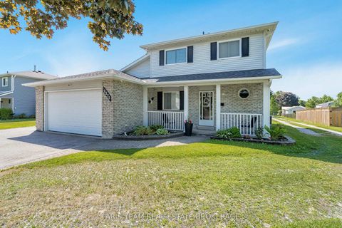 Photo 1 at 2275 Webb Street, Stroud, Innisfil