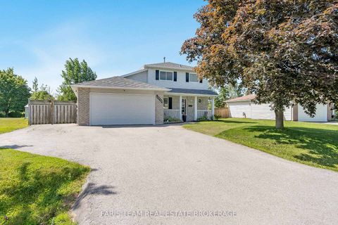 Photo 2 at 2275 Webb Street, Stroud, Innisfil