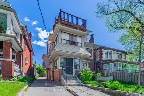 Photo 1 at 189 Parkside Drive, Swansea, Toronto