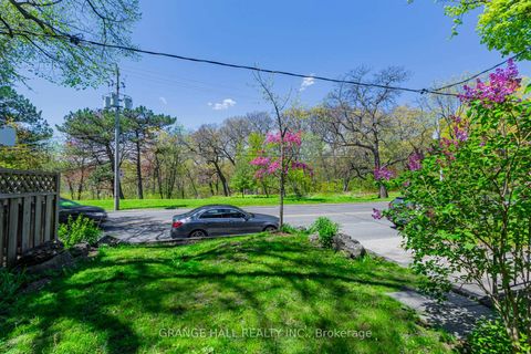 Photo 3 at 189 Parkside Drive, Swansea, Toronto