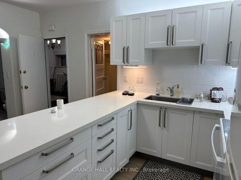Photo 11 at 189 Parkside Drive, Swansea, Toronto