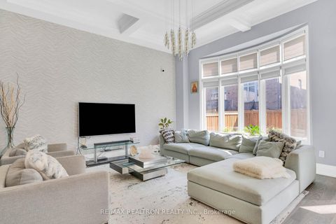 Photo 11 at 15 Cannes Avenue E, Vellore Village, Vaughan