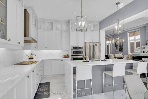 Photo 16 at 15 Cannes Avenue E, Vellore Village, Vaughan