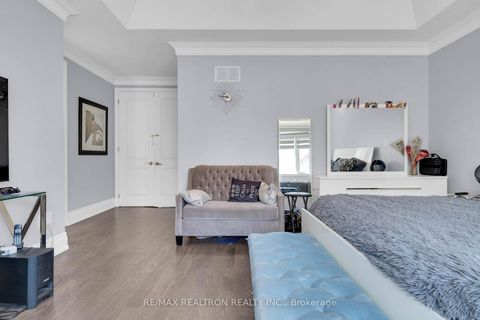 Photo 24 at 15 Cannes Avenue E, Vellore Village, Vaughan