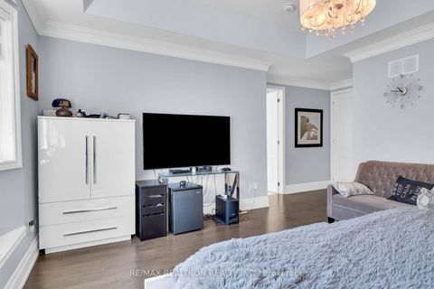 Photo 25 at 15 Cannes Avenue E, Vellore Village, Vaughan