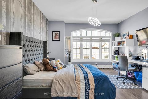 Photo 33 at 15 Cannes Avenue E, Vellore Village, Vaughan