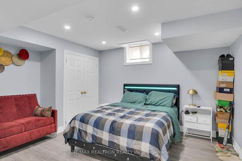 Photo 44 at 15 Cannes Avenue E, Vellore Village, Vaughan