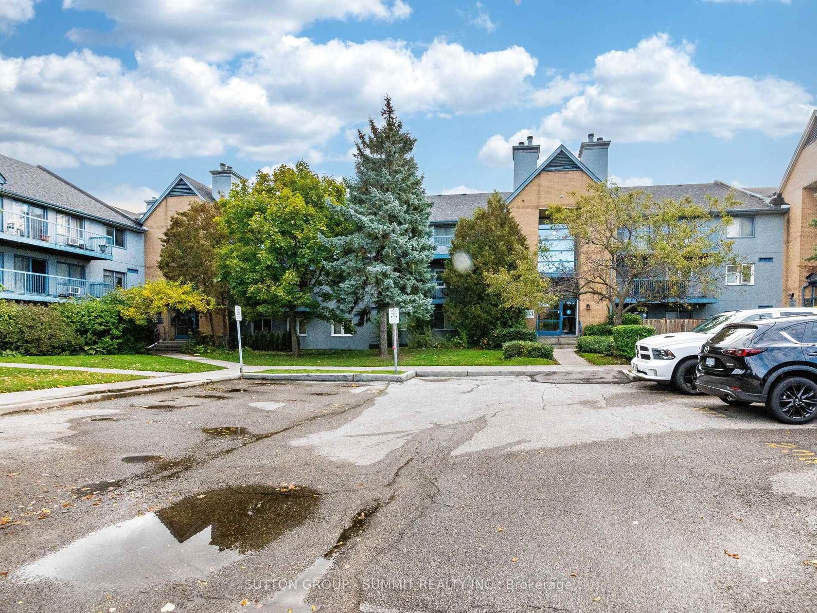 811 - 95 TRAILWOOD Drive, Hurontario, Mississauga by Loree Meneguzzi Real Estate 811 - 95 TRAILWOOD Drive, Hurontario, Mississauga