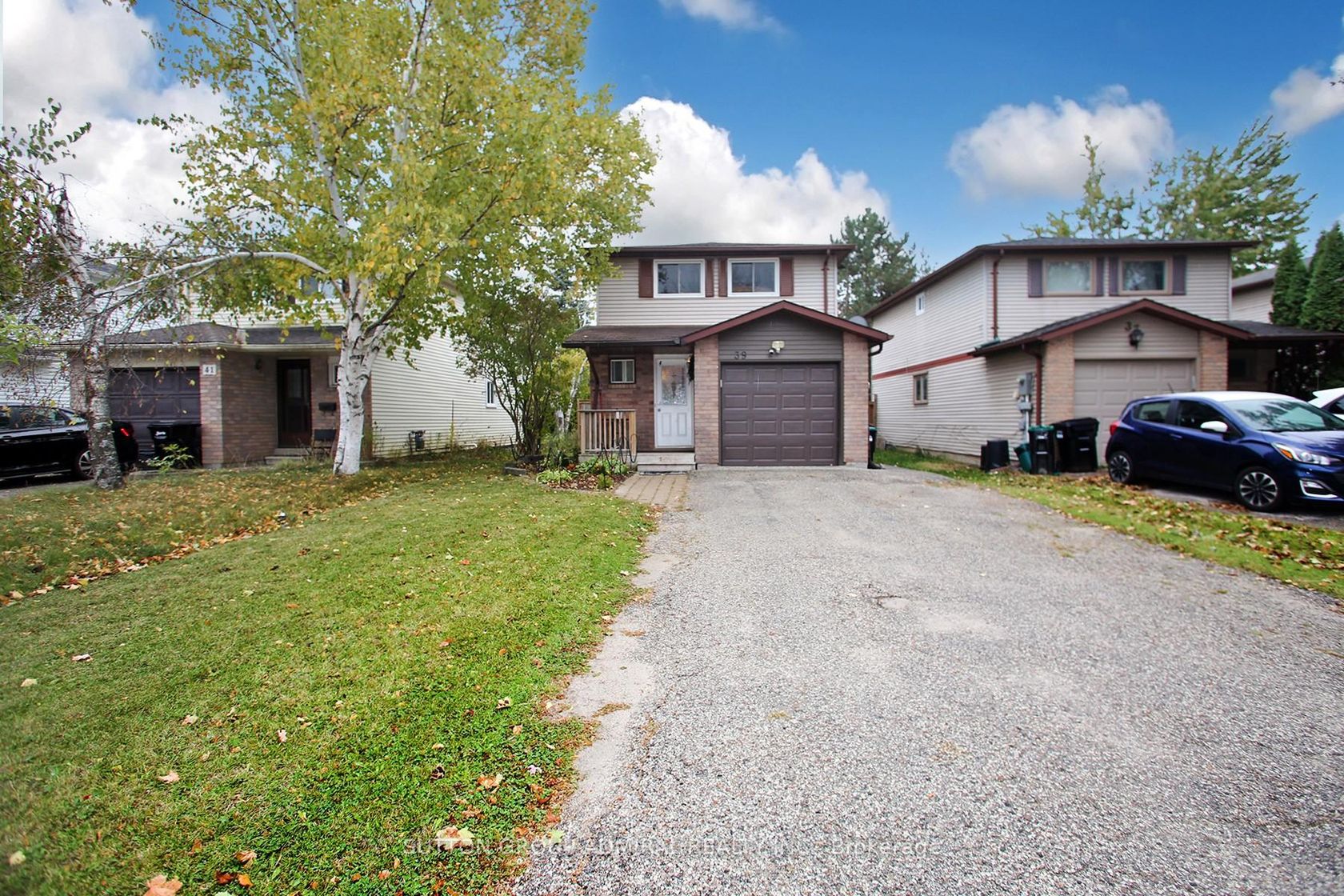 39 Corbett Drive, Grove East, Barrie photo number 2 39 Corbett Drive, Grove East, Barrie photo number 2