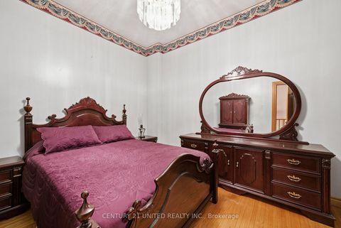 Photo 9 at 226 Palmerston Avenue, Bellwoods, Toronto