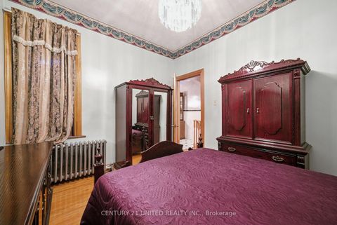 Photo 11 at 226 Palmerston Avenue, Bellwoods, Toronto