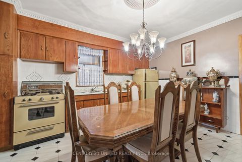 Photo 12 at 226 Palmerston Avenue, Bellwoods, Toronto