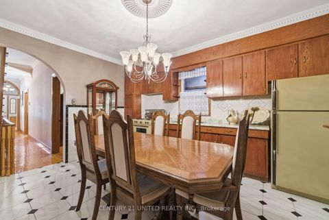 Photo 13 at 226 Palmerston Avenue, Bellwoods, Toronto