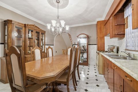 Photo 14 at 226 Palmerston Avenue, Bellwoods, Toronto